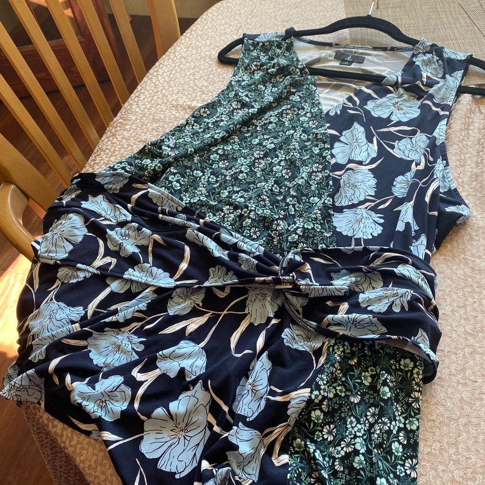 Summertime sleeveless blouse, stretchy, comfy and fun!
